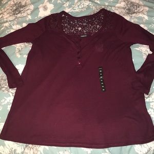 Sz 00 Torrid burgundy lace Henley top